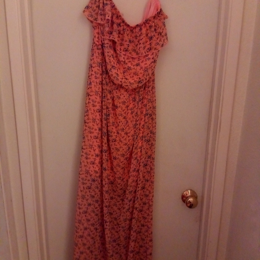 Dress.. new with out tags. Tried on
